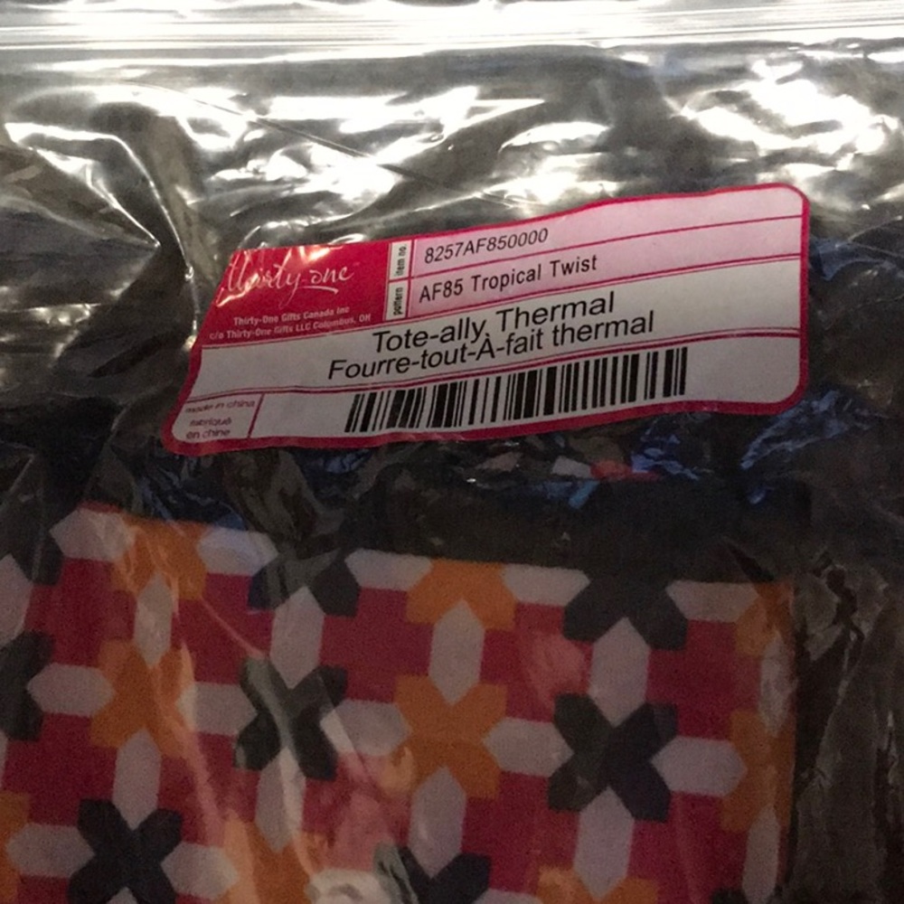 Thirty-One Tote-ally Thermal Tropical Twist - Picture 5 of 5